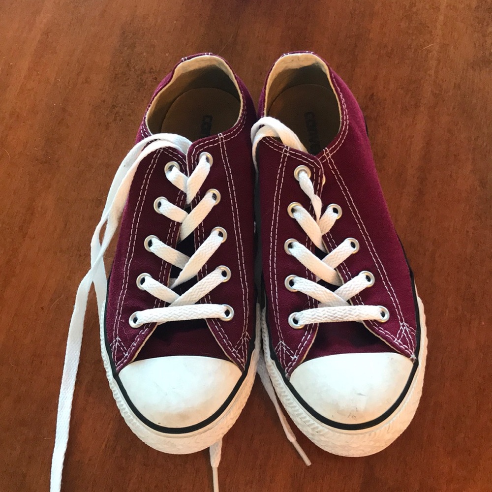 Maroon converse